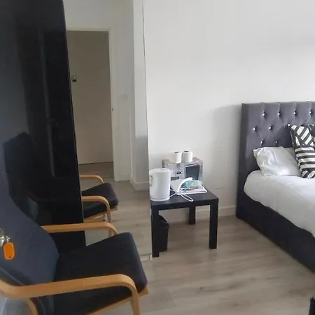 Vishisamarth H8: Convenient City Stay with Amenities Manchester Exterior photo