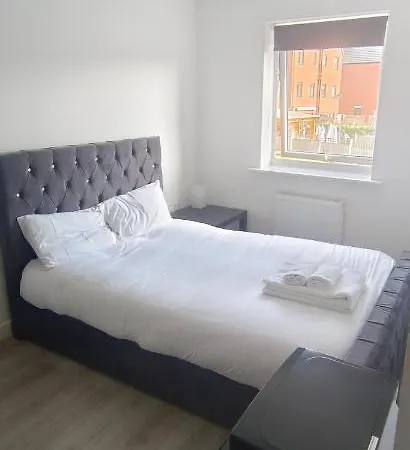 Vishisamarth H8: Convenient City Stay with Amenities Manchester Exterior photo