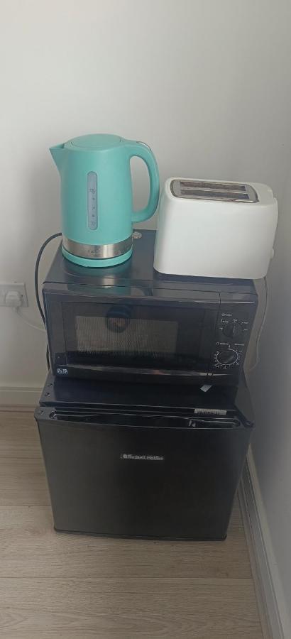 Vishisamarth Com 8g 15 Min Walk To Coop, Arena, Etihad, Centre, Cctv,free Car Parking,free Snacks, Lockbox,hourly Let ,luggage Storage, Fridge, Microwave,fan, Late Night Checkin Anytime ,2min Walk To Bus Stop Manchester