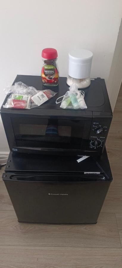 Vishisamarth Com 8g 15 Min Walk To Coop, Arena, Etihad, Centre, Cctv,free Car Parking,free Snacks, Lockbox,hourly Let ,luggage Storage, Fridge, Microwave,fan, Late Night Checkin Anytime ,2min Walk To Bus Stop Séjour chez l'habitant Manchester