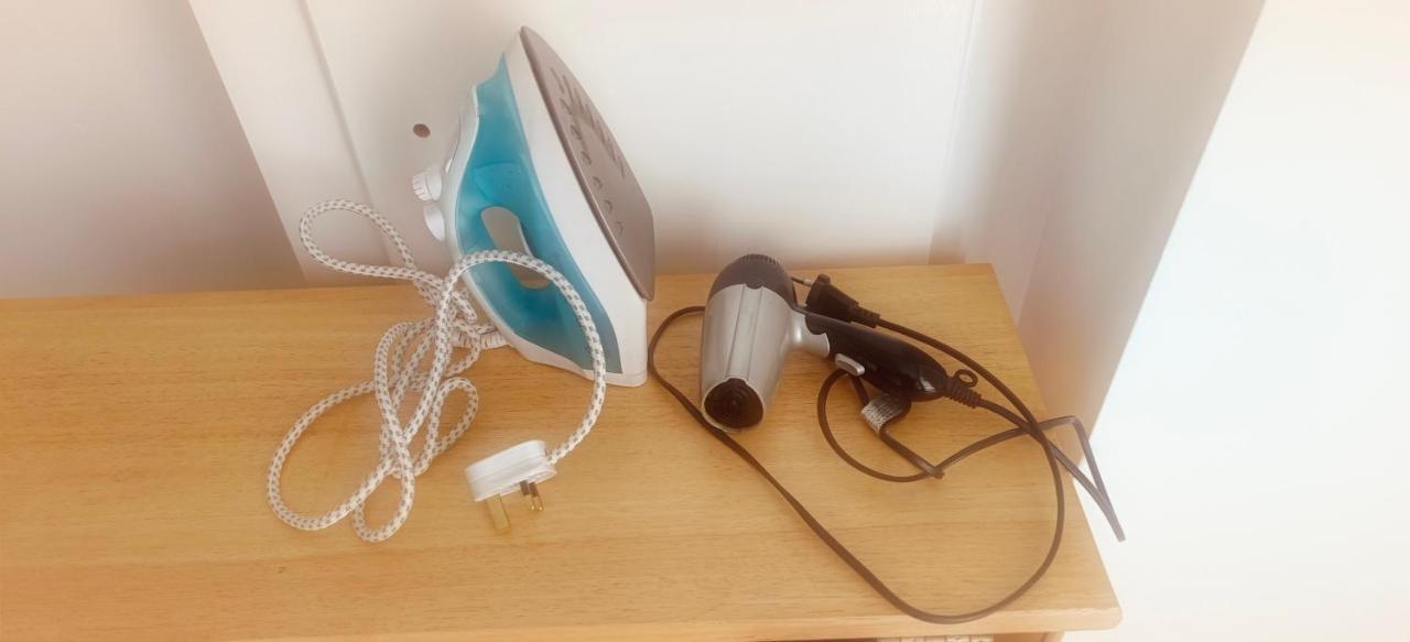 Vishisamarth Com 8g 15 Min Walk To Coop, Arena, Etihad, Centre, Cctv,free Car Parking,free Snacks, Lockbox,hourly Let ,luggage Storage, Fridge, Microwave,fan, Late Night Checkin Anytime ,2min Walk To Bus Stop Séjour chez l'habitant Manchester