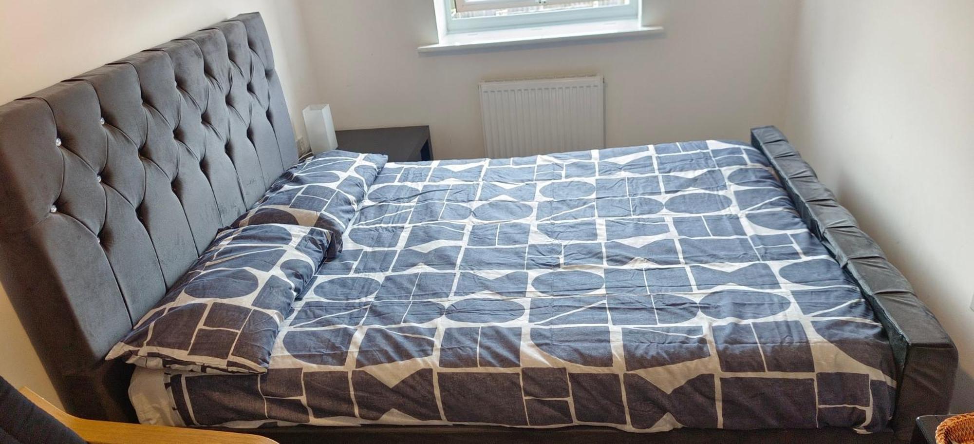 Vishisamarth Com 8g 15 Min Walk To Coop, Arena, Etihad, Centre, Cctv,free Car Parking,free Snacks, Lockbox,hourly Let ,luggage Storage, Fridge, Microwave,fan, Late Night Checkin Anytime ,2min Walk To Bus Stop Manchester